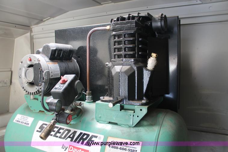 image for item E2916 2007 Ford F550 XL Super Duty service truck