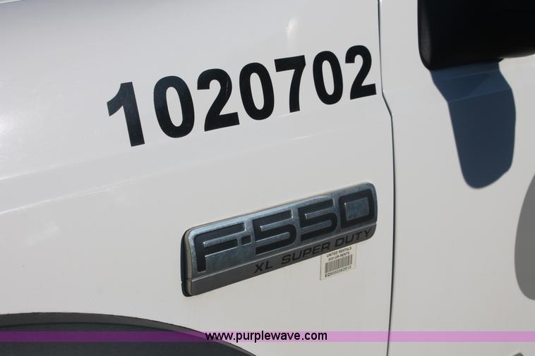 image for item E2916 2007 Ford F550 XL Super Duty service truck