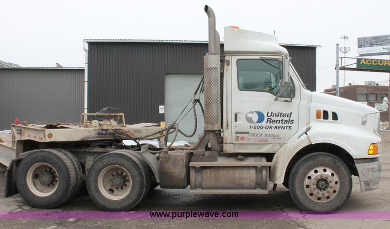 image for item E2917 2006 Sterling LT9500 semi truck