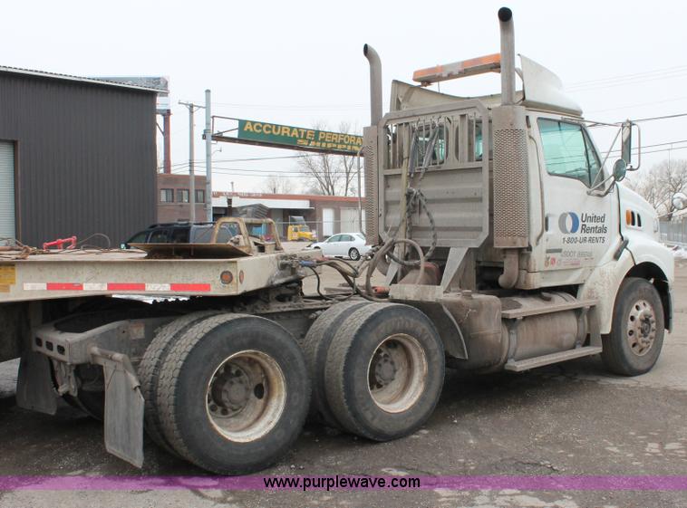 image for item E2917 2006 Sterling LT9500 semi truck
