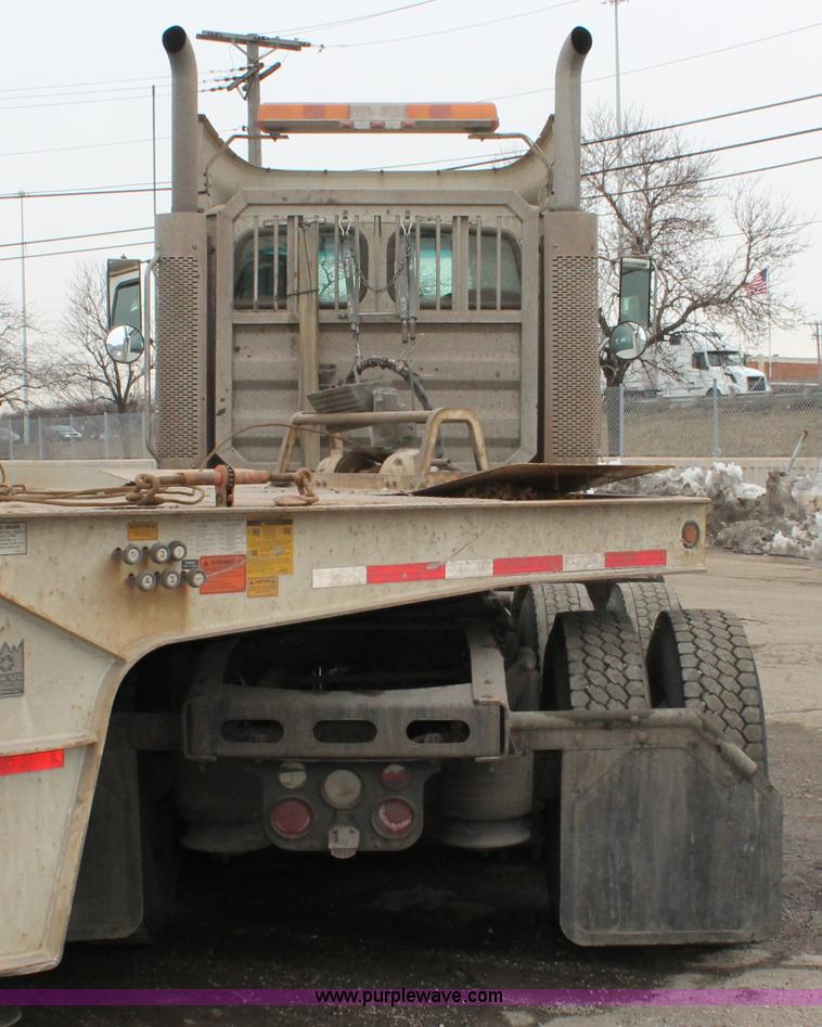 image for item E2917 2006 Sterling LT9500 semi truck