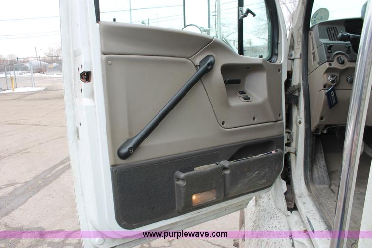 image for item E2917 2006 Sterling LT9500 semi truck