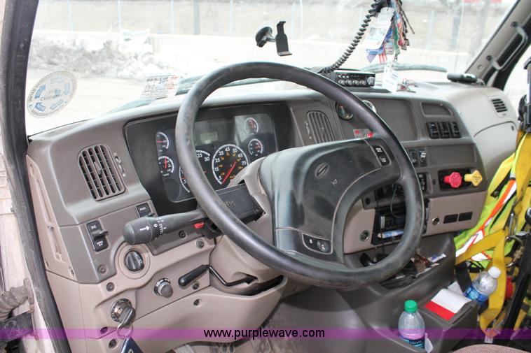 image for item E2917 2006 Sterling LT9500 semi truck