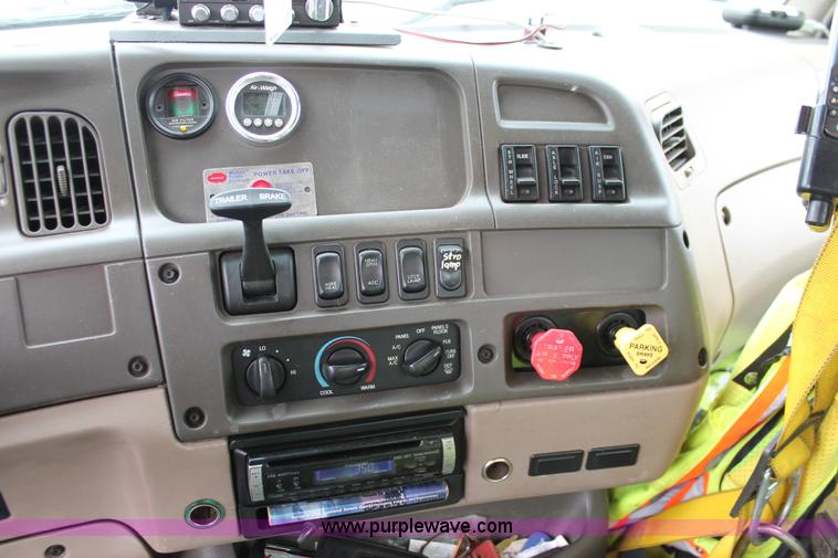 image for item E2917 2006 Sterling LT9500 semi truck