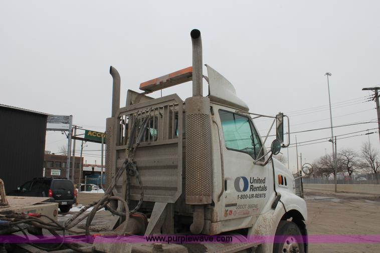 image for item E2917 2006 Sterling LT9500 semi truck