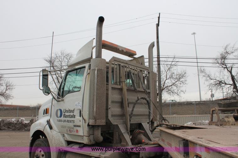 image for item E2917 2006 Sterling LT9500 semi truck