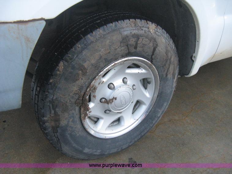 image for item E3107 2000 Ford F250 Super Duty XL service truck