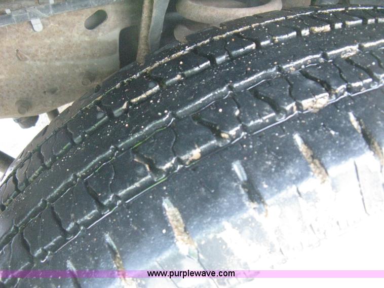 image for item E3107 2000 Ford F250 Super Duty XL service truck