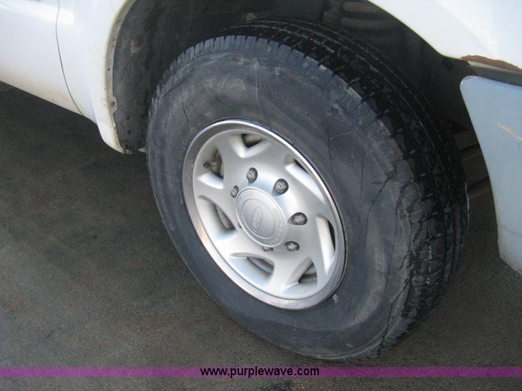 image for item E3107 2000 Ford F250 Super Duty XL service truck