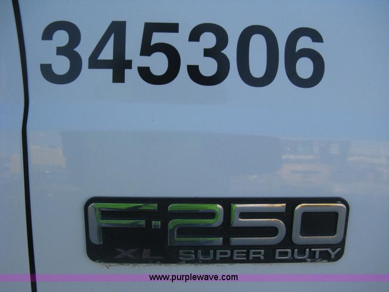 image for item E3107 2000 Ford F250 Super Duty XL service truck