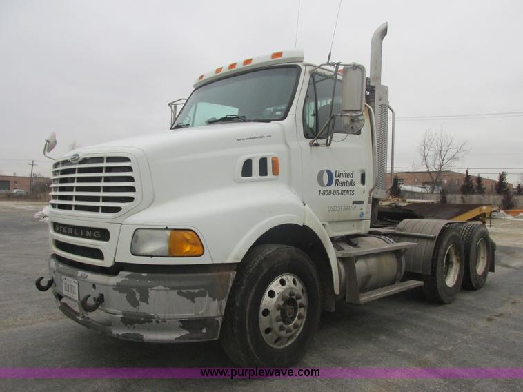 image for item E7111 2006 Sterling LT9500 semi truck