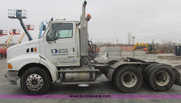 image for item E7111 2006 Sterling LT9500 semi truck