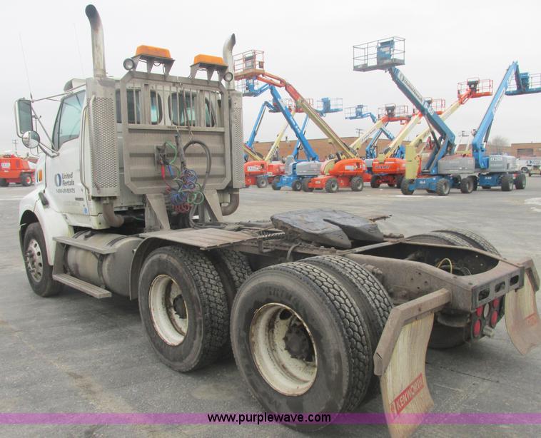 image for item E7111 2006 Sterling LT9500 semi truck