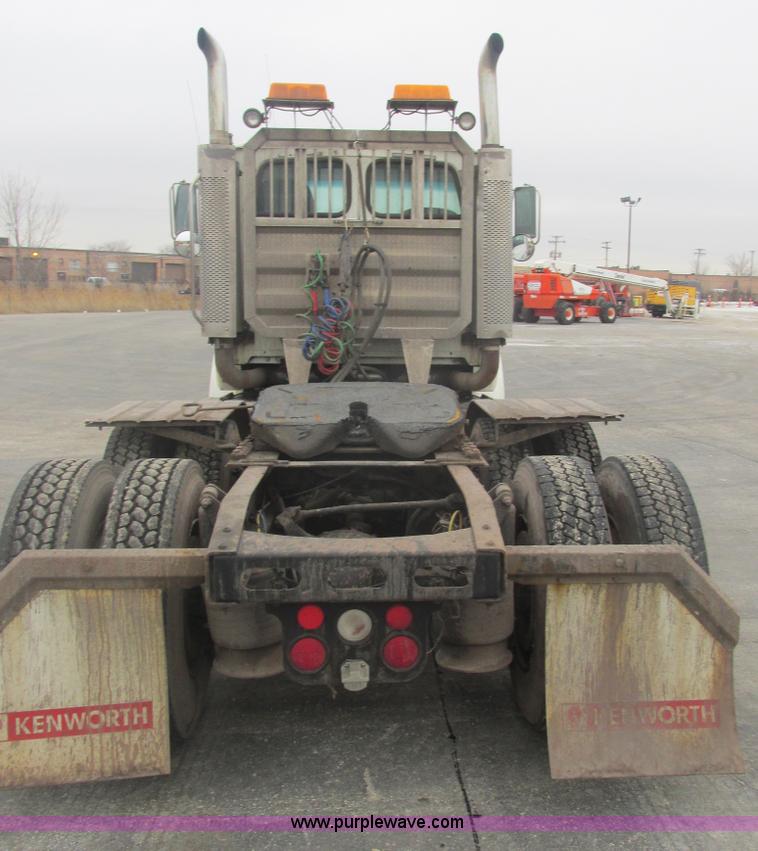 image for item E7111 2006 Sterling LT9500 semi truck