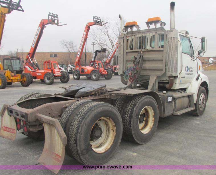 image for item E7111 2006 Sterling LT9500 semi truck