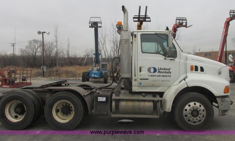 image for item E7111 2006 Sterling LT9500 semi truck