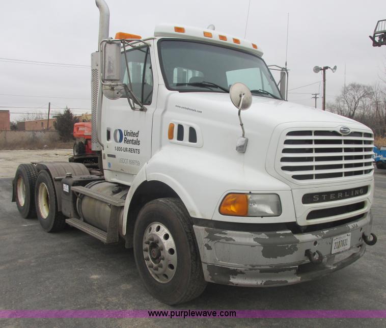 image for item E7111 2006 Sterling LT9500 semi truck