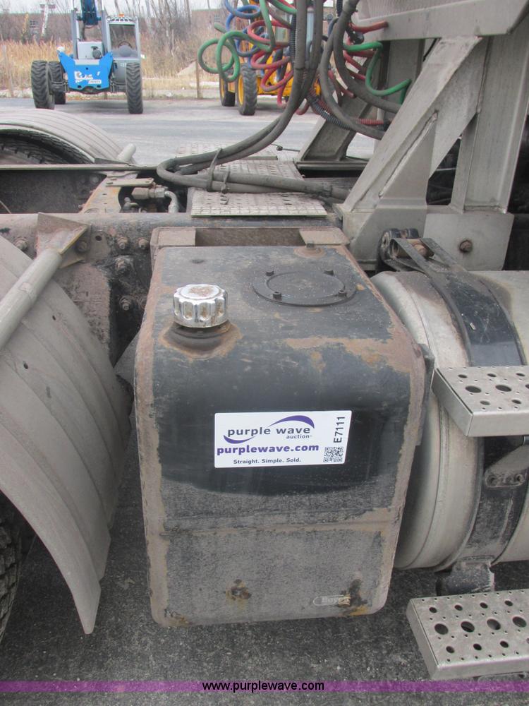 image for item E7111 2006 Sterling LT9500 semi truck