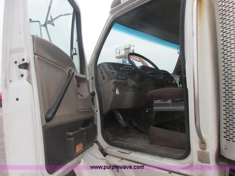 image for item E7111 2006 Sterling LT9500 semi truck