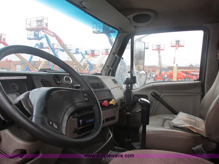 image for item E7111 2006 Sterling LT9500 semi truck
