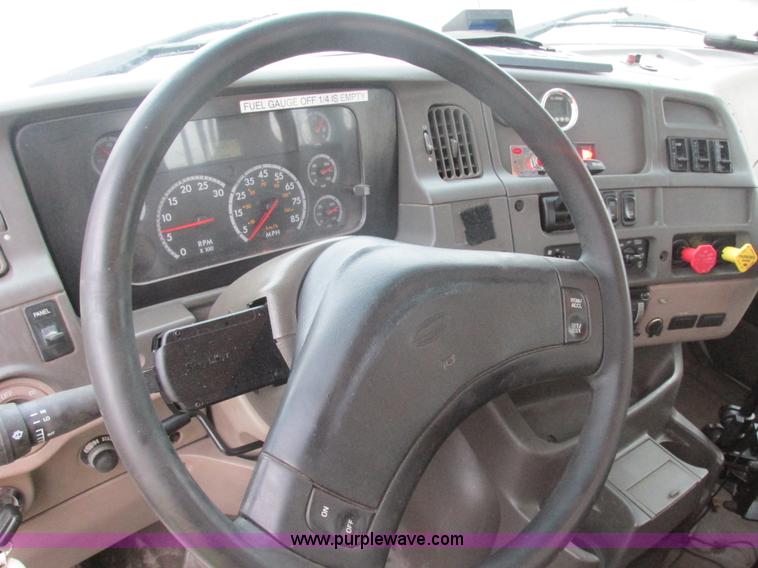 image for item E7111 2006 Sterling LT9500 semi truck