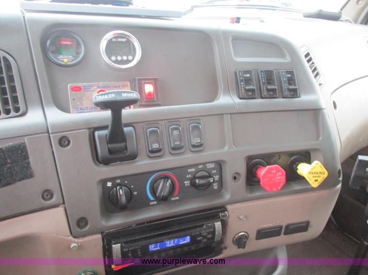 image for item E7111 2006 Sterling LT9500 semi truck