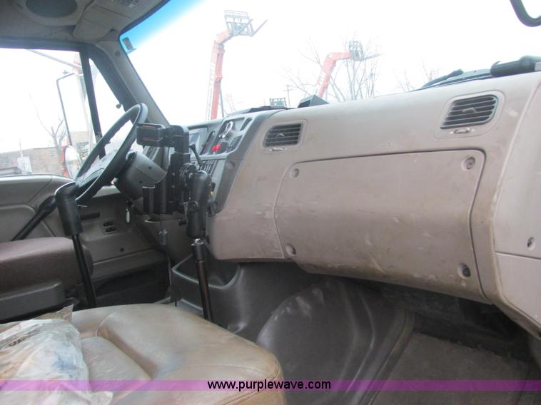 image for item E7111 2006 Sterling LT9500 semi truck