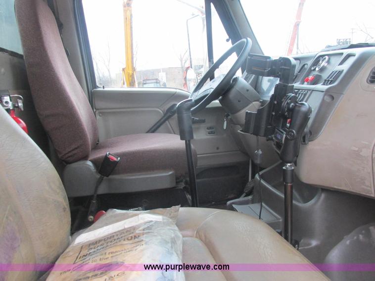 image for item E7111 2006 Sterling LT9500 semi truck