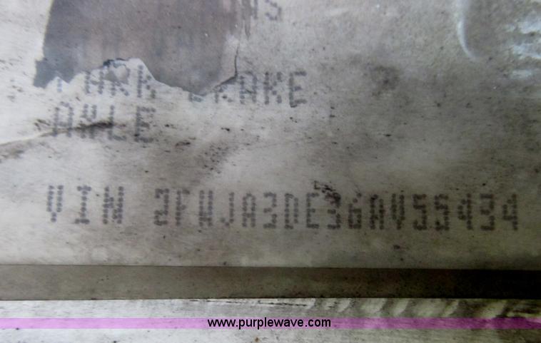 image for item E7111 2006 Sterling LT9500 semi truck