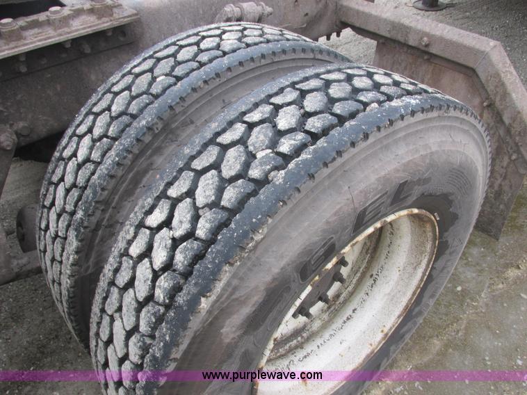 image for item E7111 2006 Sterling LT9500 semi truck