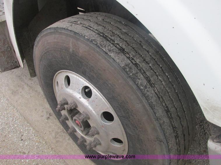 image for item E7111 2006 Sterling LT9500 semi truck