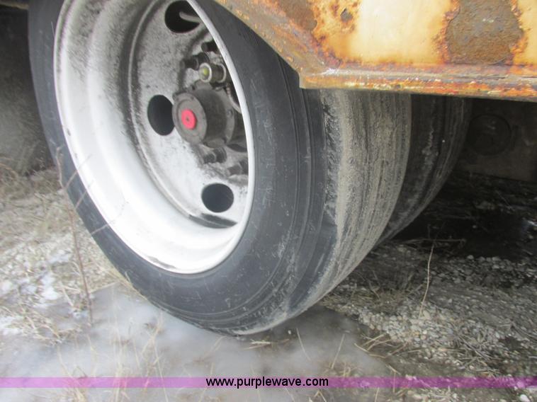 image for item E7112 2007 Trail-Eze TE80HT Hydra-tail trailer