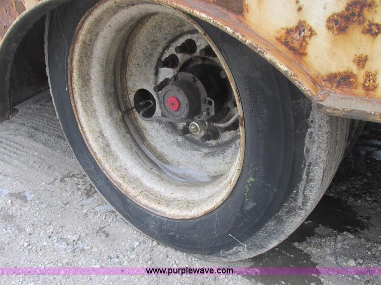 image for item E7112 2007 Trail-Eze TE80HT Hydra-tail trailer