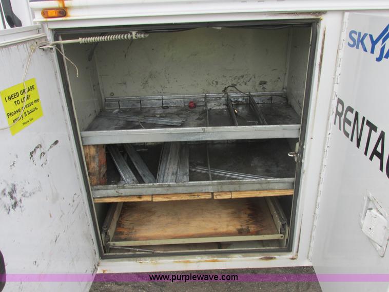 image for item E7115 2006 Chevrolet C5500 service truck