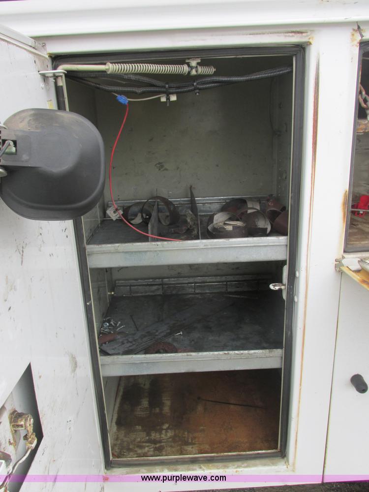 image for item E7115 2006 Chevrolet C5500 service truck