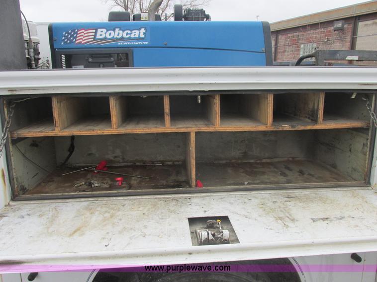 image for item E7115 2006 Chevrolet C5500 service truck