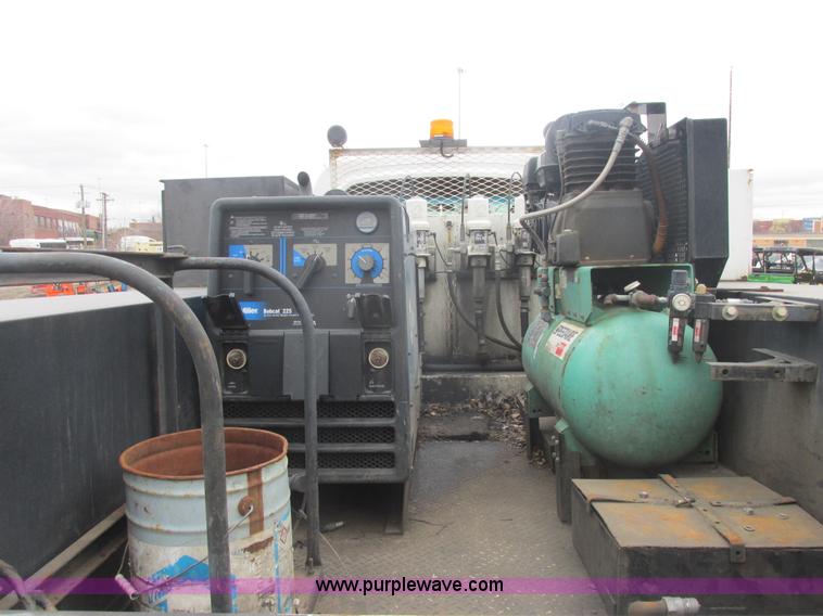 image for item E7115 2006 Chevrolet C5500 service truck