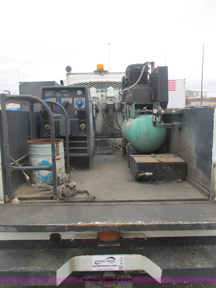 image for item E7115 2006 Chevrolet C5500 service truck