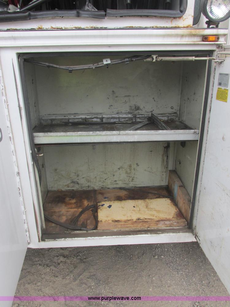 image for item E7115 2006 Chevrolet C5500 service truck