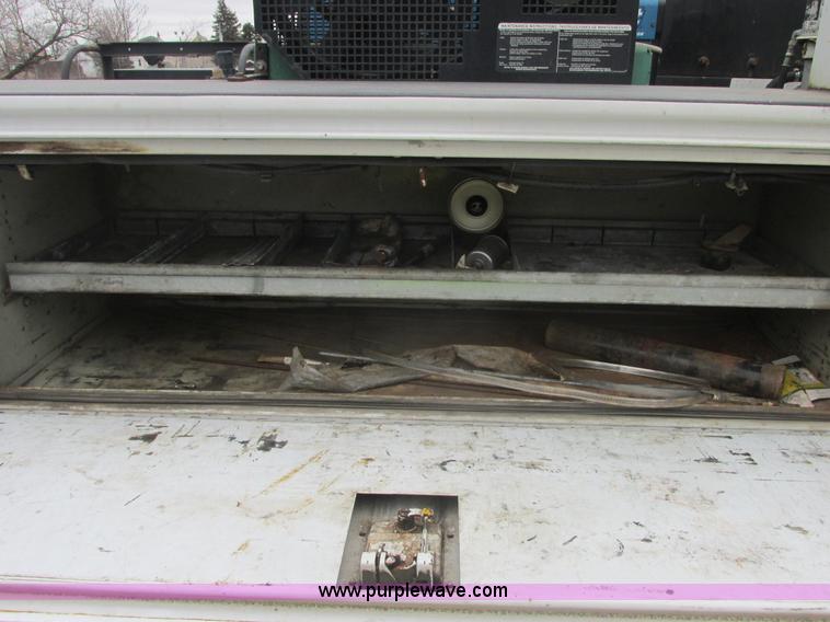 image for item E7115 2006 Chevrolet C5500 service truck