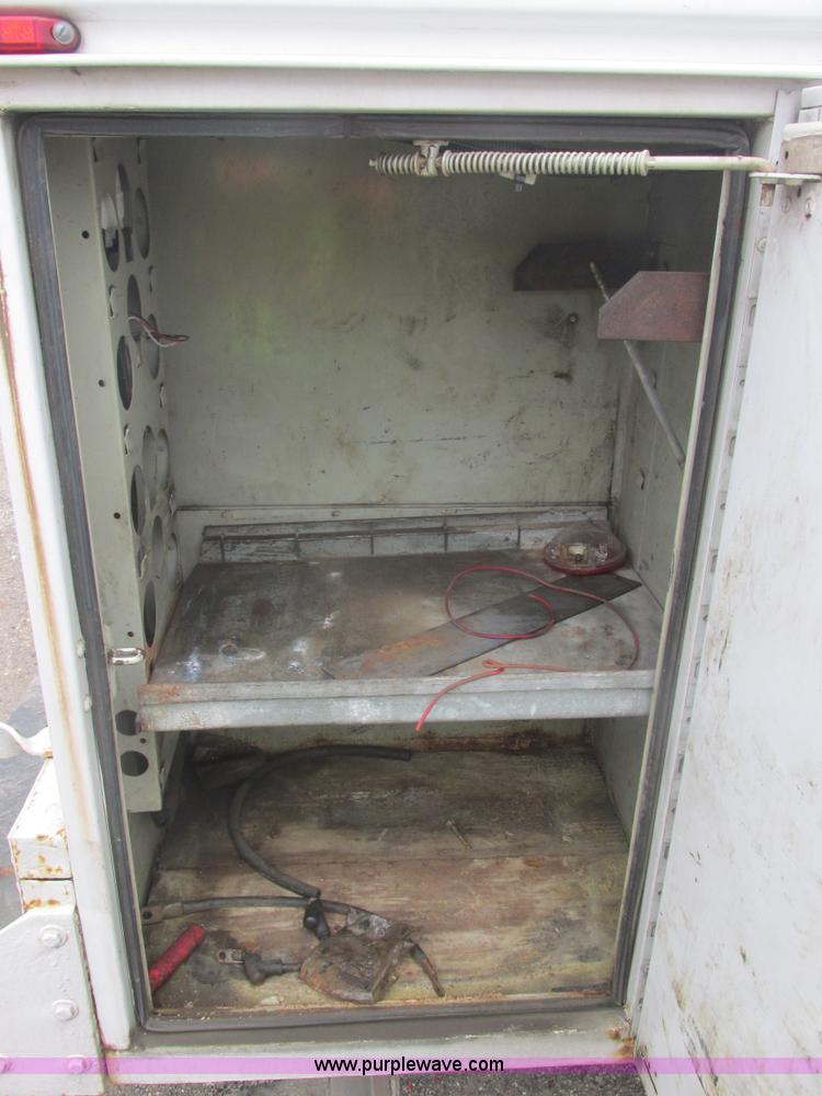 image for item E7115 2006 Chevrolet C5500 service truck