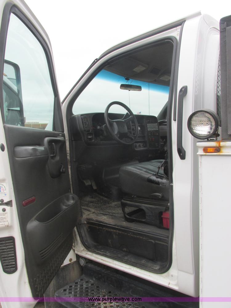 image for item E7115 2006 Chevrolet C5500 service truck