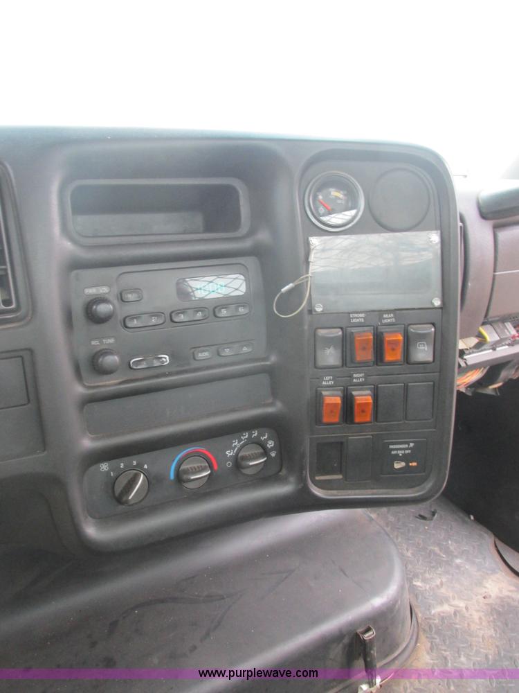 image for item E7115 2006 Chevrolet C5500 service truck