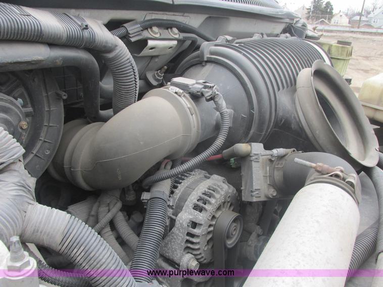 image for item E7115 2006 Chevrolet C5500 service truck