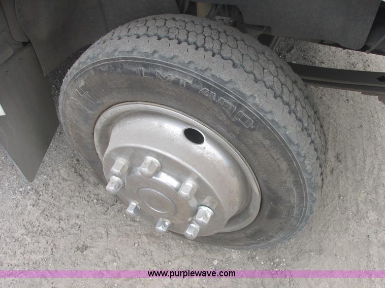 image for item E7115 2006 Chevrolet C5500 service truck