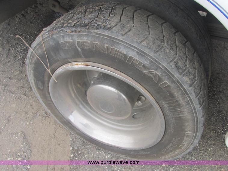 image for item E7115 2006 Chevrolet C5500 service truck