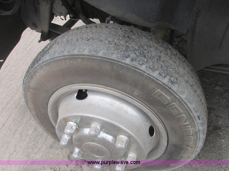 image for item E7115 2006 Chevrolet C5500 service truck