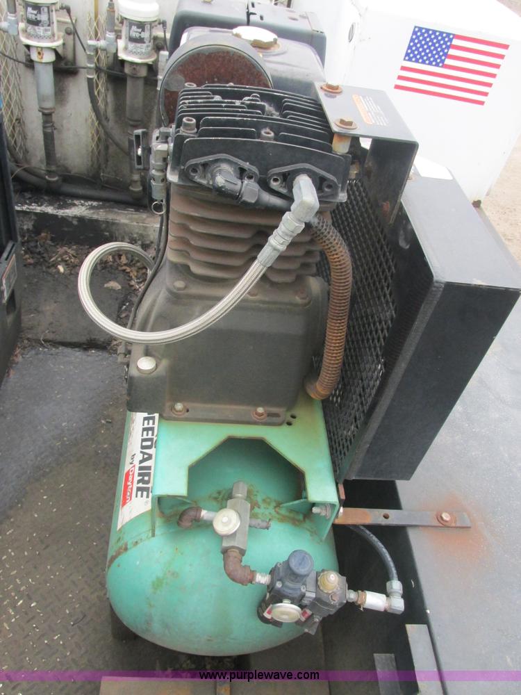 image for item E7115 2006 Chevrolet C5500 service truck