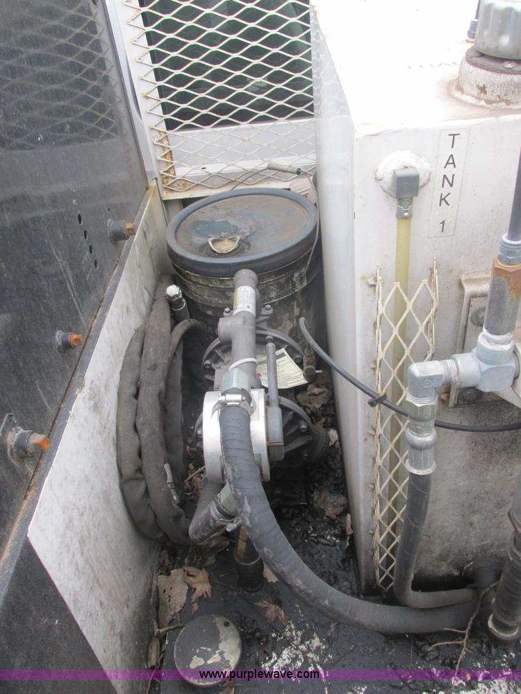 image for item E7115 2006 Chevrolet C5500 service truck