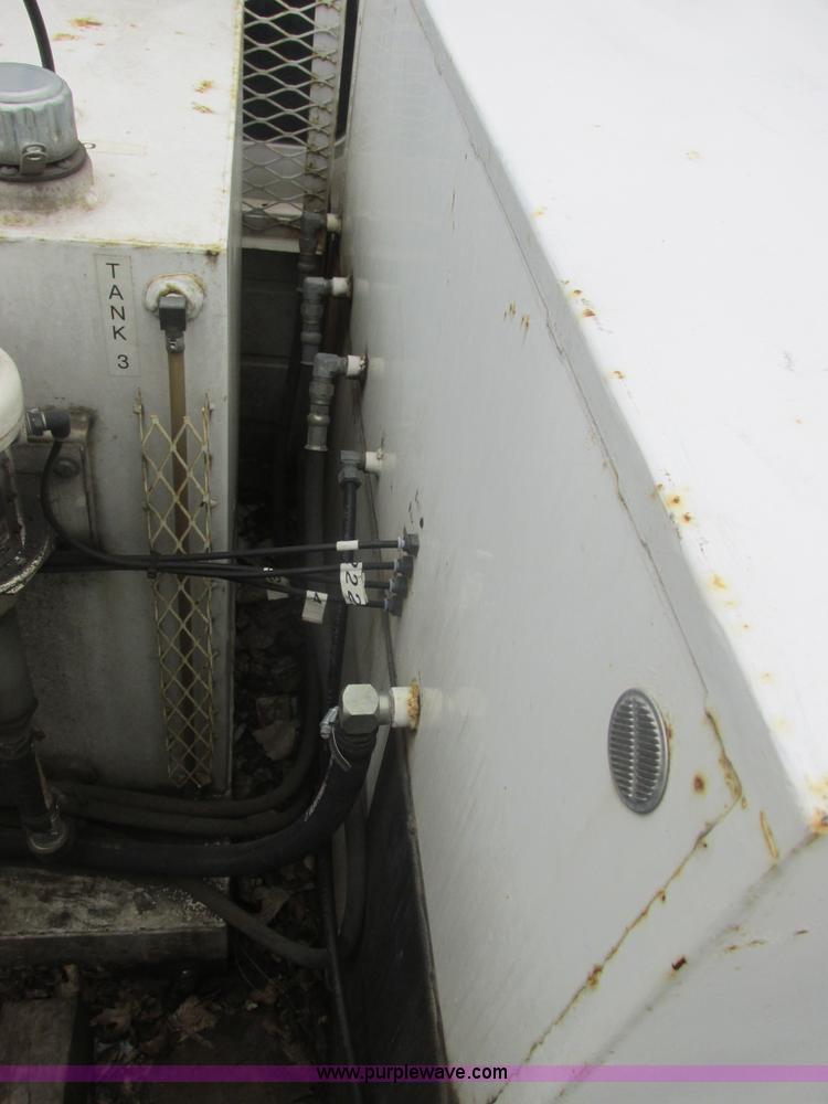 image for item E7115 2006 Chevrolet C5500 service truck